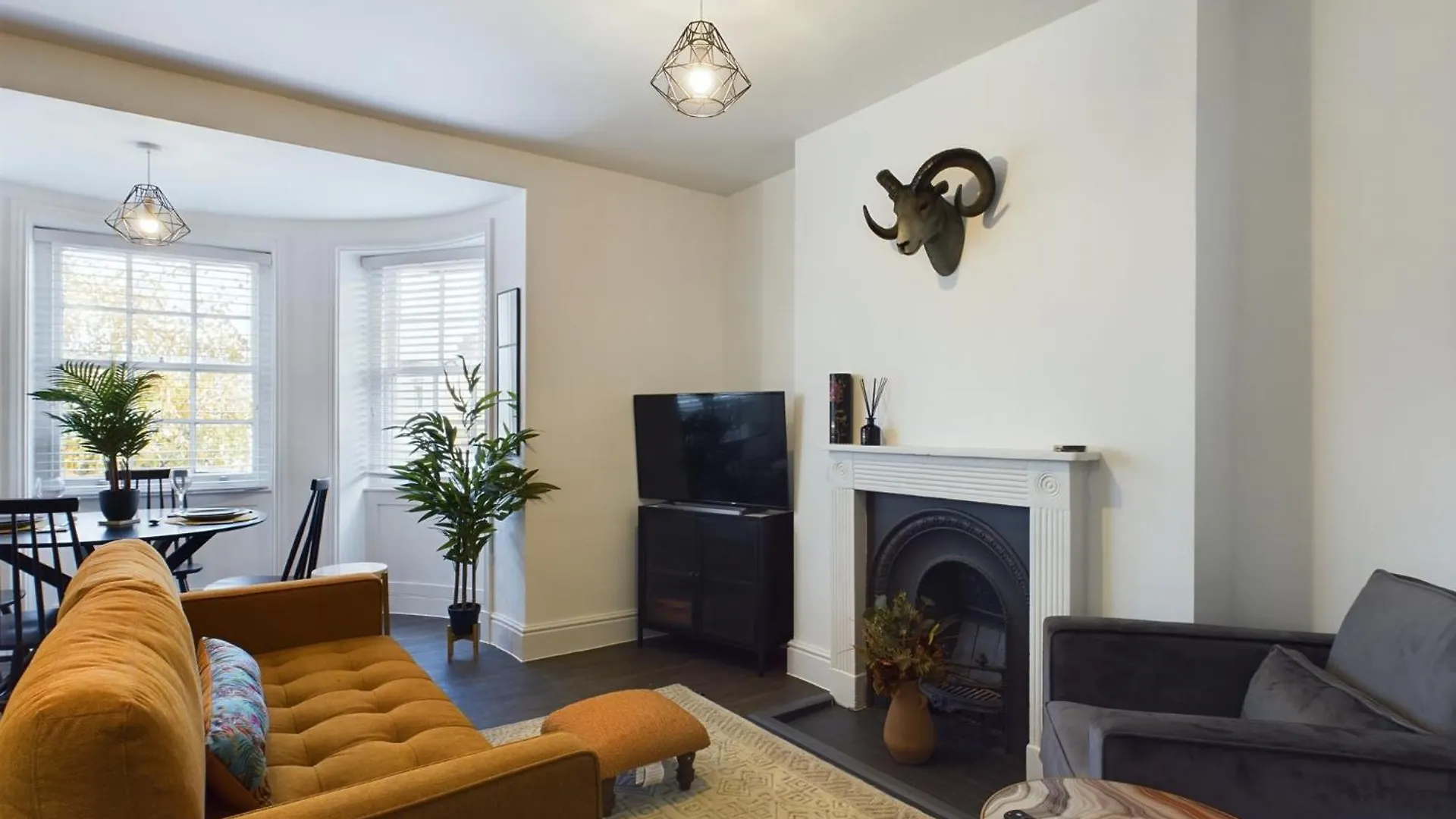 Sunningend Super King Bed Wifi Ev Parking Apartment Cheltenham